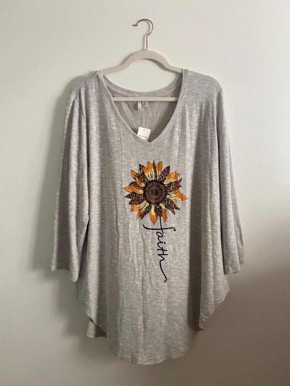Faith Sunflower Graphic Long Sleeve Women’s Top By Cato EST 1946 Size XL